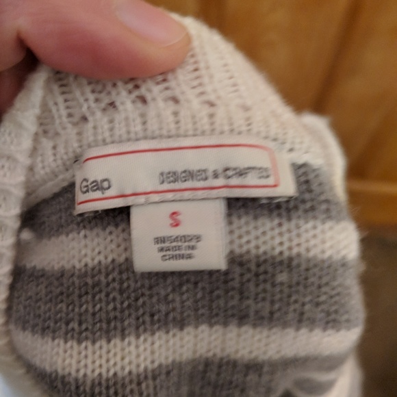 GAP sweater - Picture 2 of 4